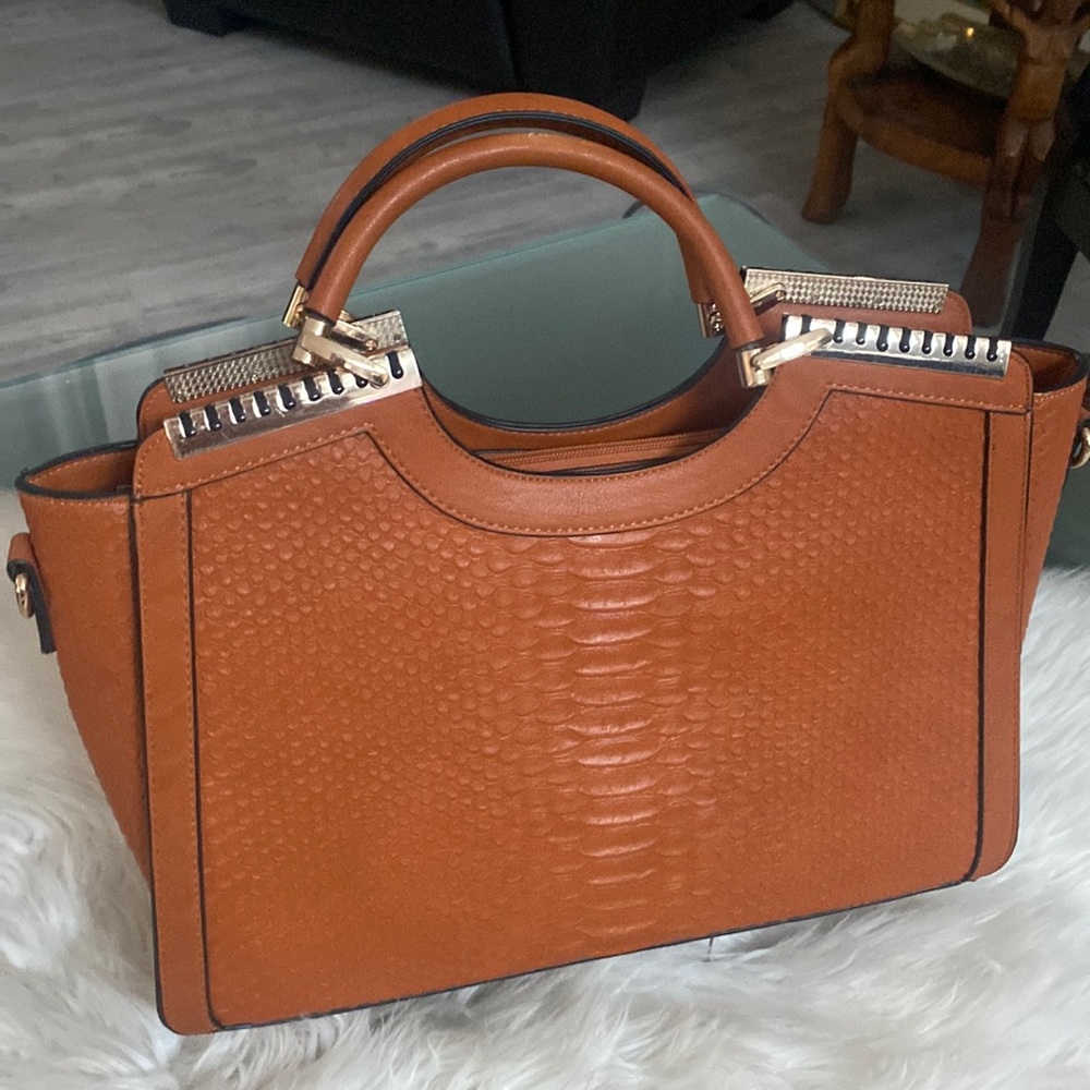 🔸🔸LARGE BURNT ORANGE EMBOSSED SATCHEL PURSE🔸🔸